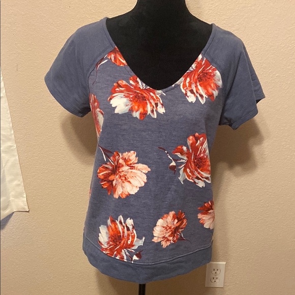 Maurices Tops - Floral Blue and Red Short Sleeve Top